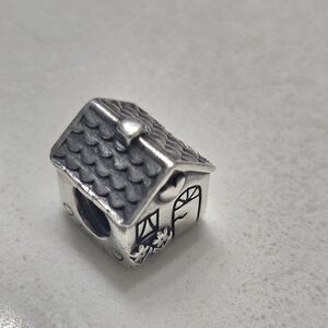 Pandora Home Sweet Home Charm